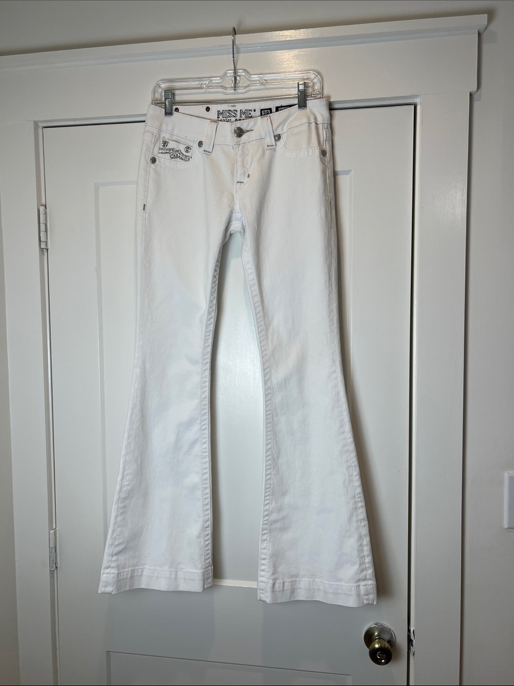 Miss Me White Flared Jeans - Women's Wide Leg Denim size 28.